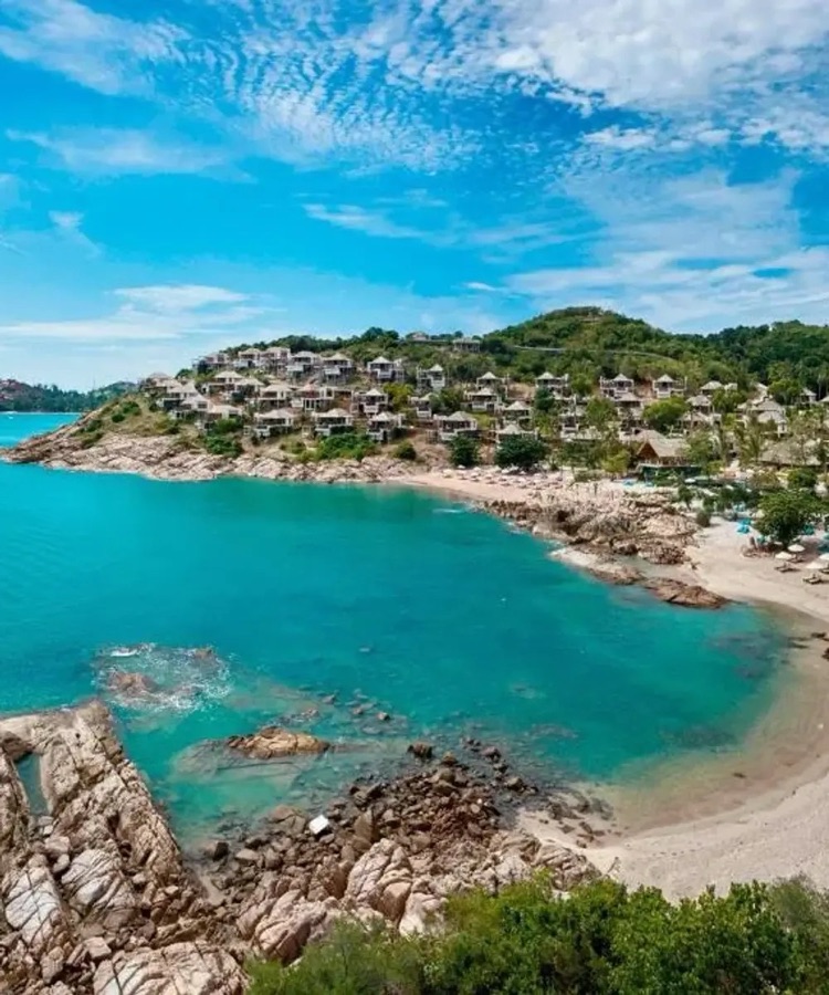 The calm turquoise bay of Choeng Mon Beach