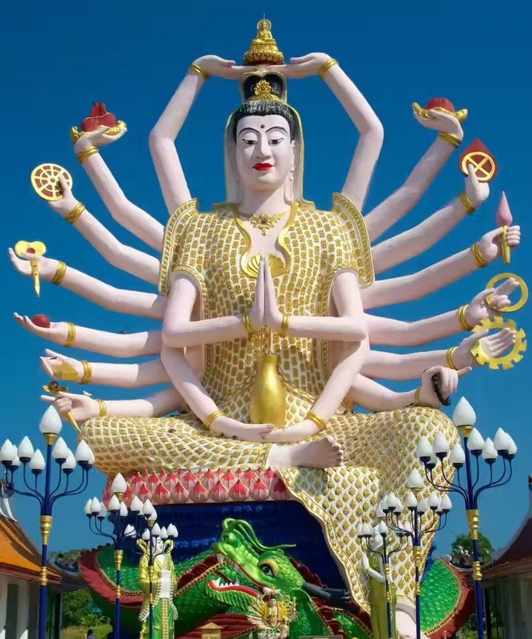 Statues and temple architecture at Wat Plai Laem